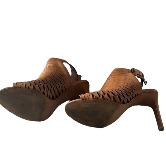 Vince Camuto strappy open toe Booties Heels
Size 8M - Picture 6 of 9